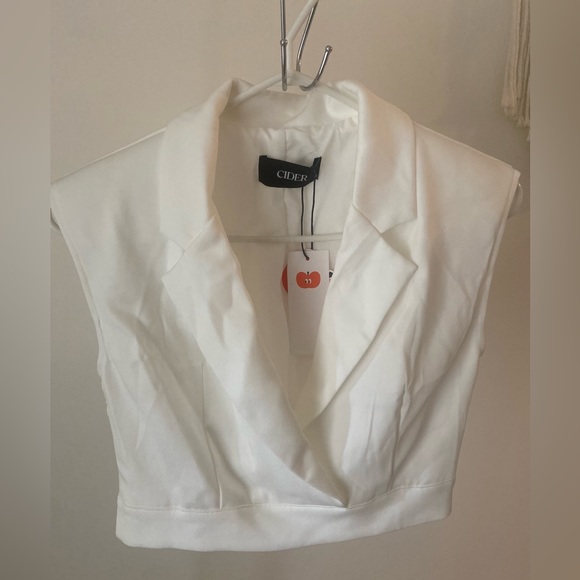 Collar V-neck Vest - White - Picture 1 of 5